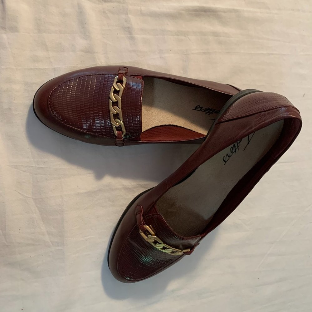 Trotters Anatasia Slip On Burgundy Loafer Size 5 EUC - Picture 3 of 7